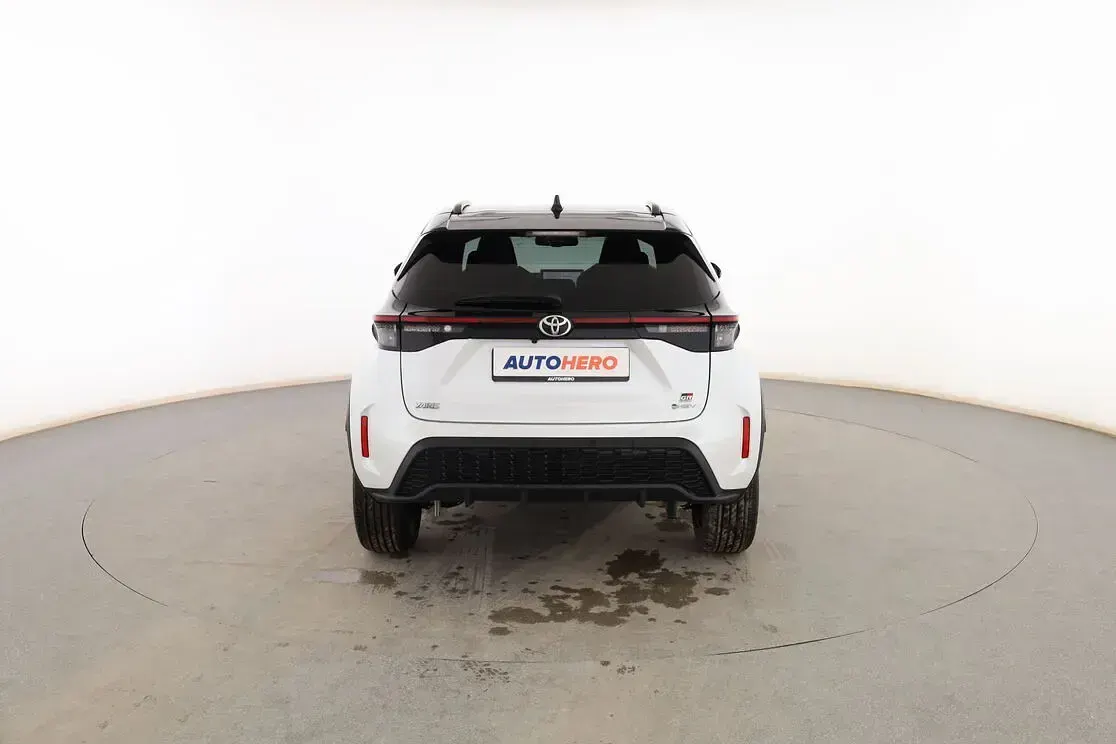 Usado Toyota Yaris Cross Sport 131 CV (96 kW) 2025 Blanco SUV