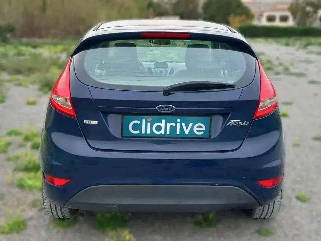 Usado Ford Fiesta Trend 70 CV (51 kW) 2010 Azul Utilitario