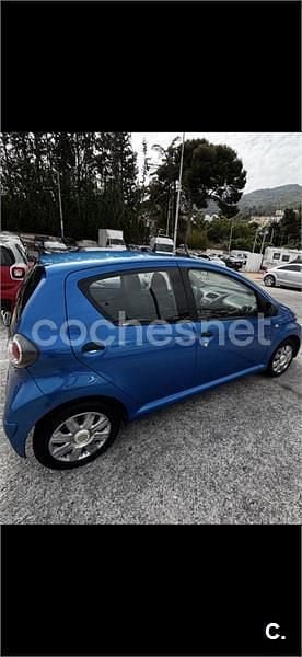 Używany Toyota Aygo City 68 KM (50 kW) 2013 Niebieski Hatchback