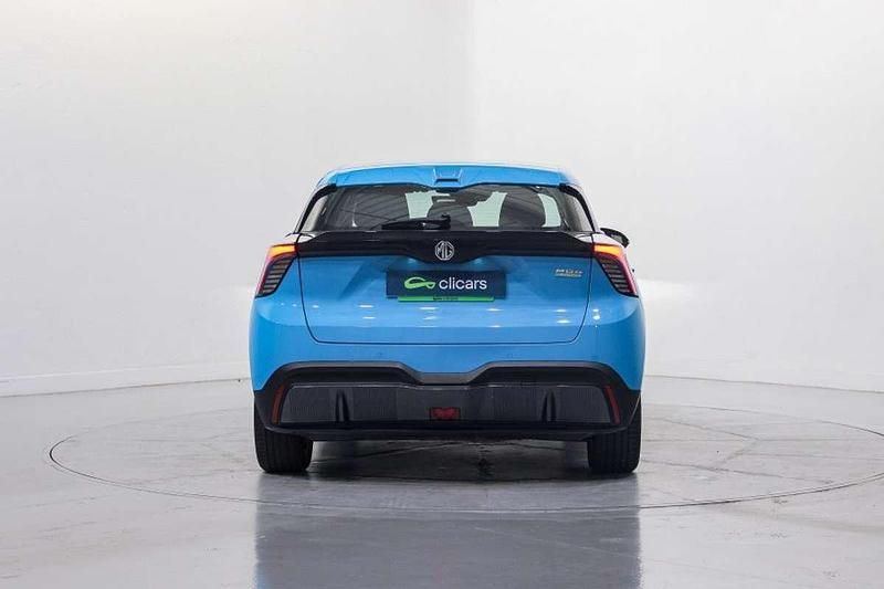 Usado MG MG4 EV 125 kW (170 CV) 2024 Azul Utilitario