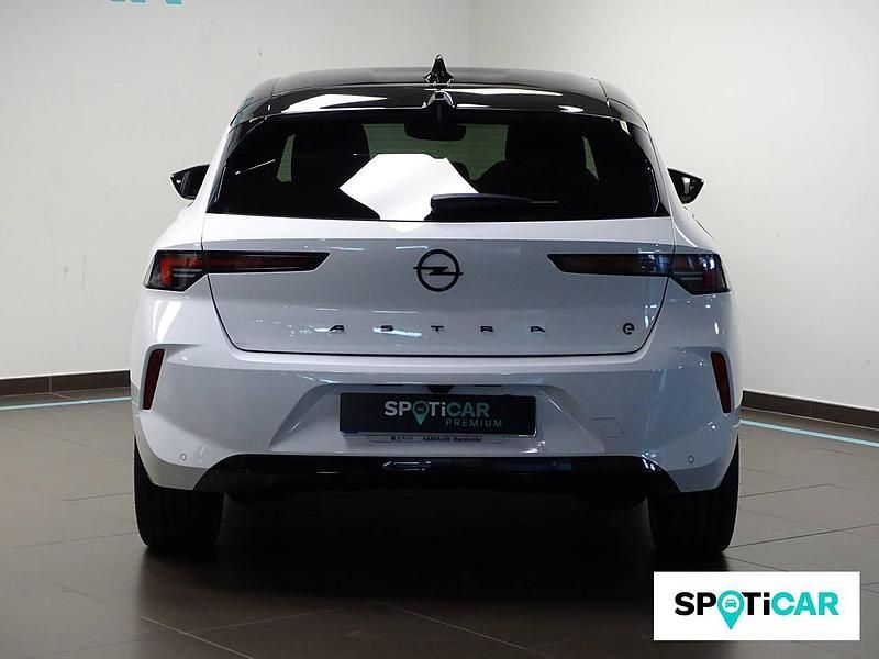 Usado Opel Astra 116 kW (158 CV) 2023 Blanco Berlina