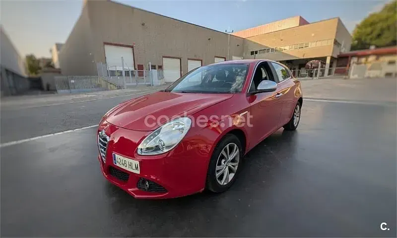 Usado Alfa Romeo Giulietta Progression 105 CV (77 kW) 2012 Granate Utilitario