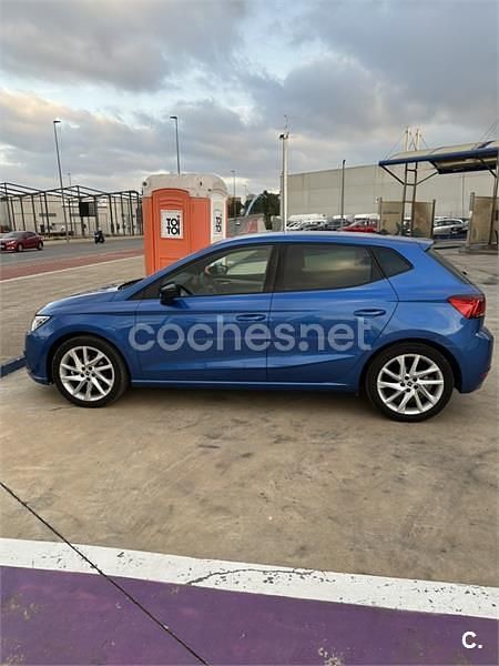 Usado Seat Ibiza FR 110 CV (80 kW) 2022 Azul Berlina