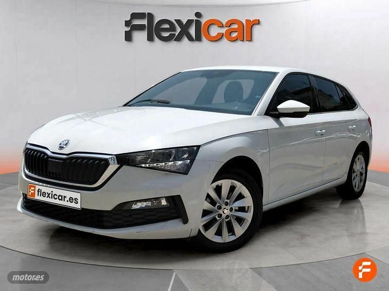 Usado Skoda Scala Ambition 110 CV (80 kW) 2023 Blanco Utilitario