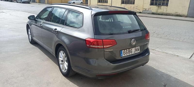 Usado VW Passat Advance 150 CV (110 kW) 2016 Gris Familiar