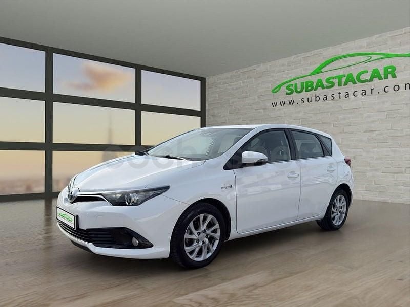 Usado Toyota Auris Hybrid Active 136 CV (100 kW) 2018 Blanco Berlina