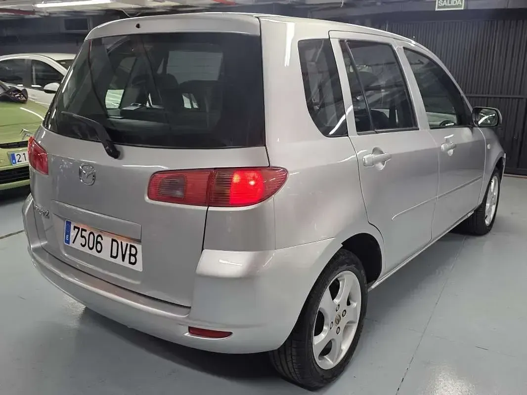Usado Mazda 2 Active 68 CV (50 kW) 2006 Gris / plata Utilitario
