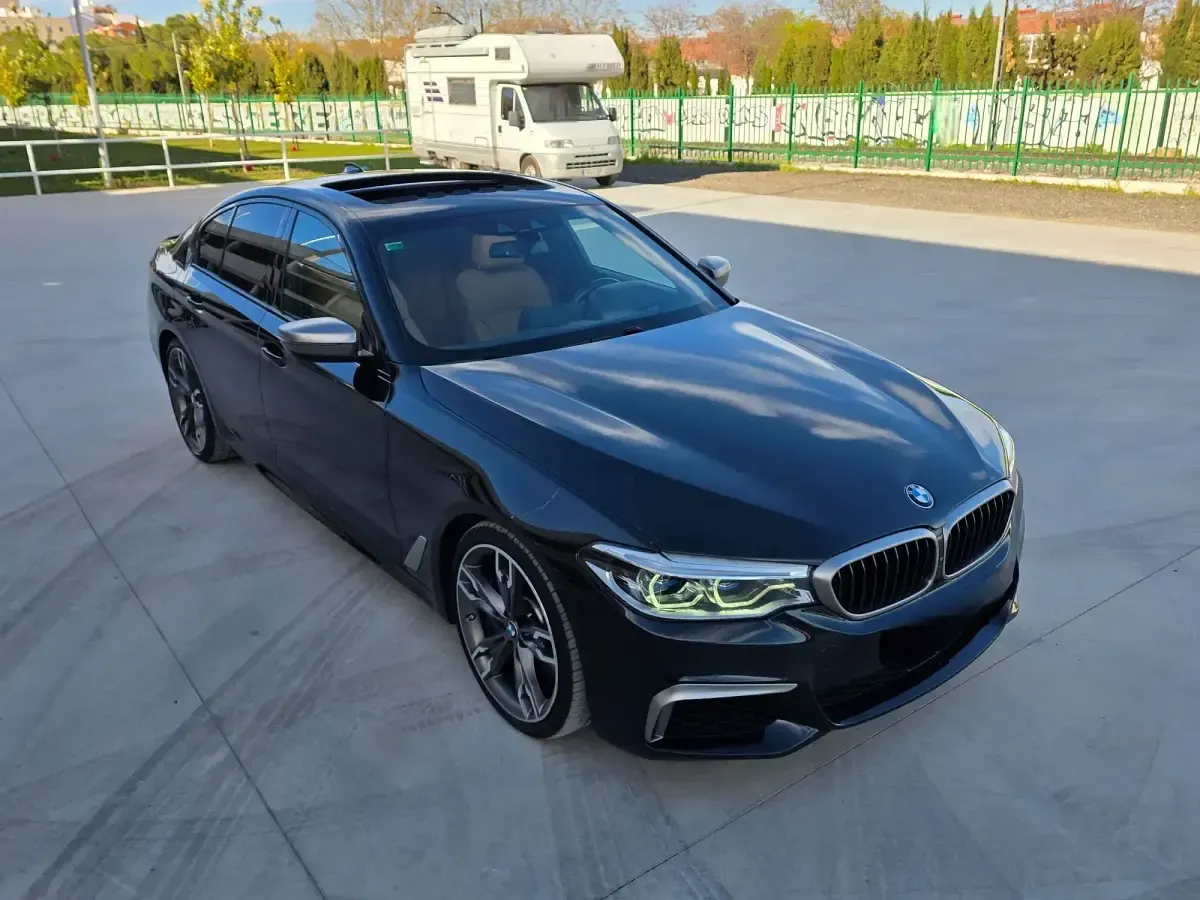 Usado BMW M550 Comfort Edition 400 HP (294 kW) 2020 Preto Sedan
