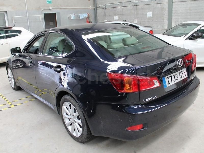 Usado Lexus IS220d 177 CV (130 kW) 2010 Azul Berlina