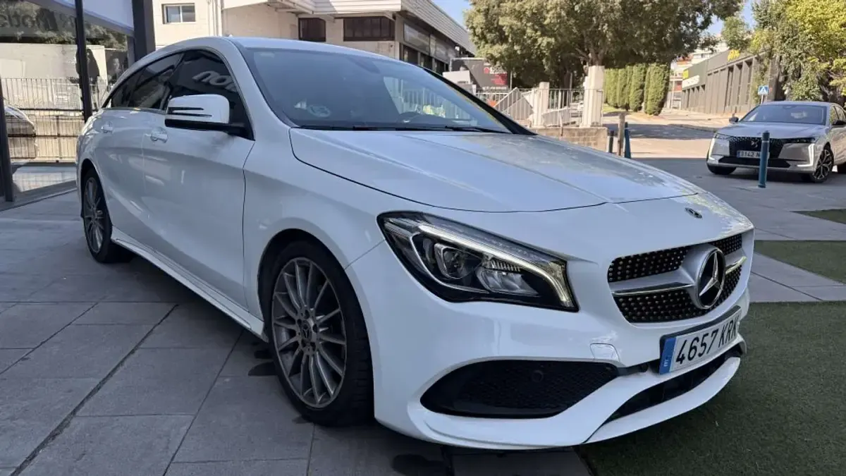 Usado Mercedes CLA200 Shooting Brake 156 CV (114 kW) 2019 Blanco Familiar