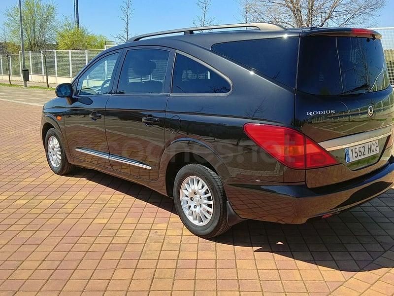Usado Ssangyong (KGM) Rodius 165 CV (121 kW) 2011 Negro Monovolumen