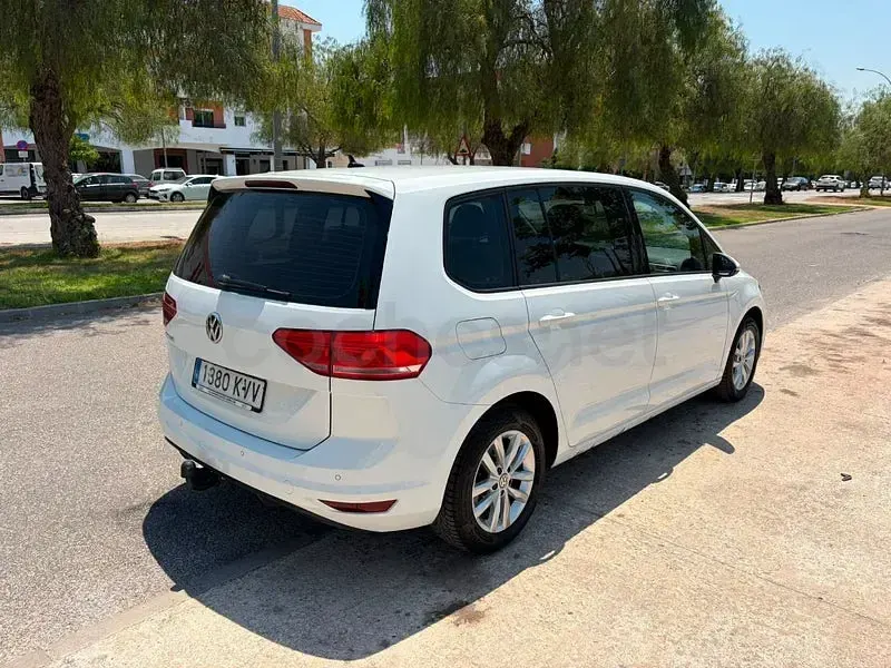 Usado VW Touran Advance 115 CV (84 kW) 2019 Blanco Monovolumen