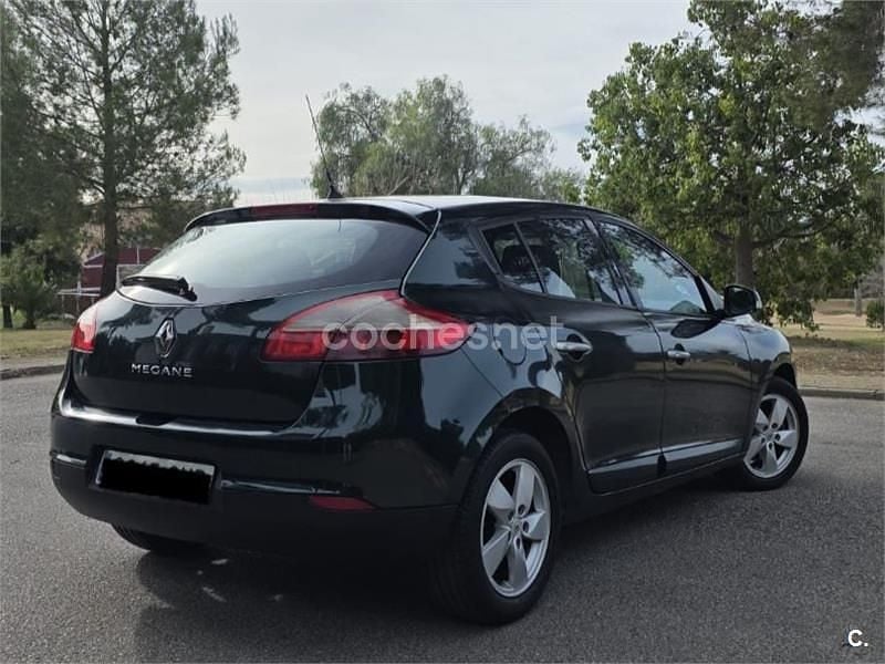 Usado Renault Mégane Dynamique 105 CV (77 kW) 2009 Verde Berlina