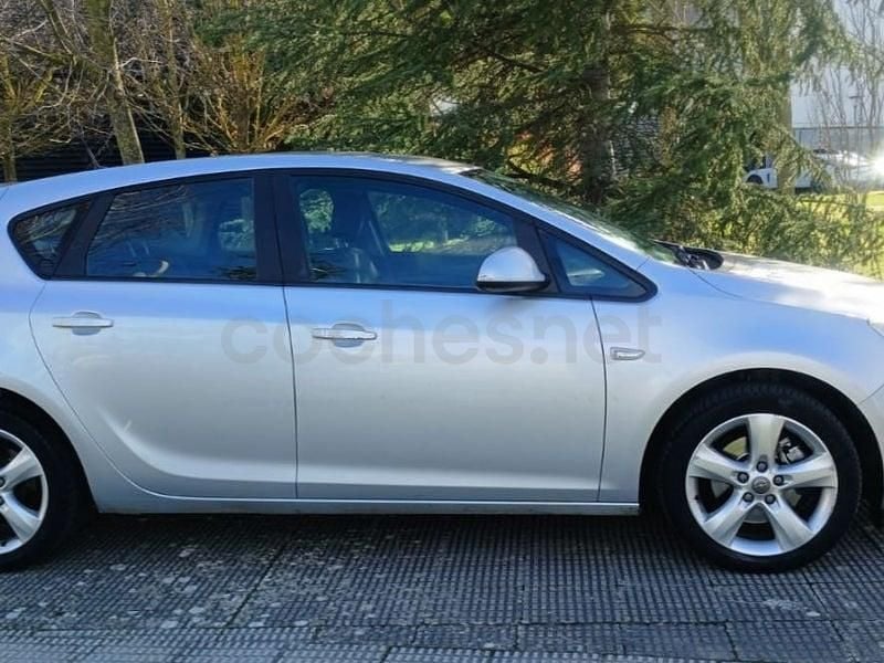 Usado Opel Astra Excellence 110 CV (80 kW) 2012 Gris / plata Berlina