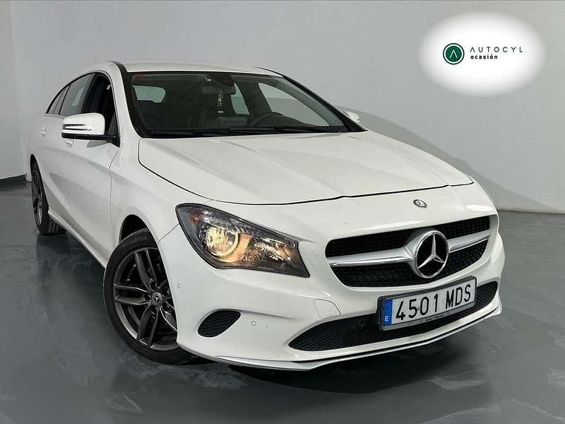 Usado Mercedes CLA220 Shooting Brake 177 CV (130 kW) 2016 Blanco Familiar
