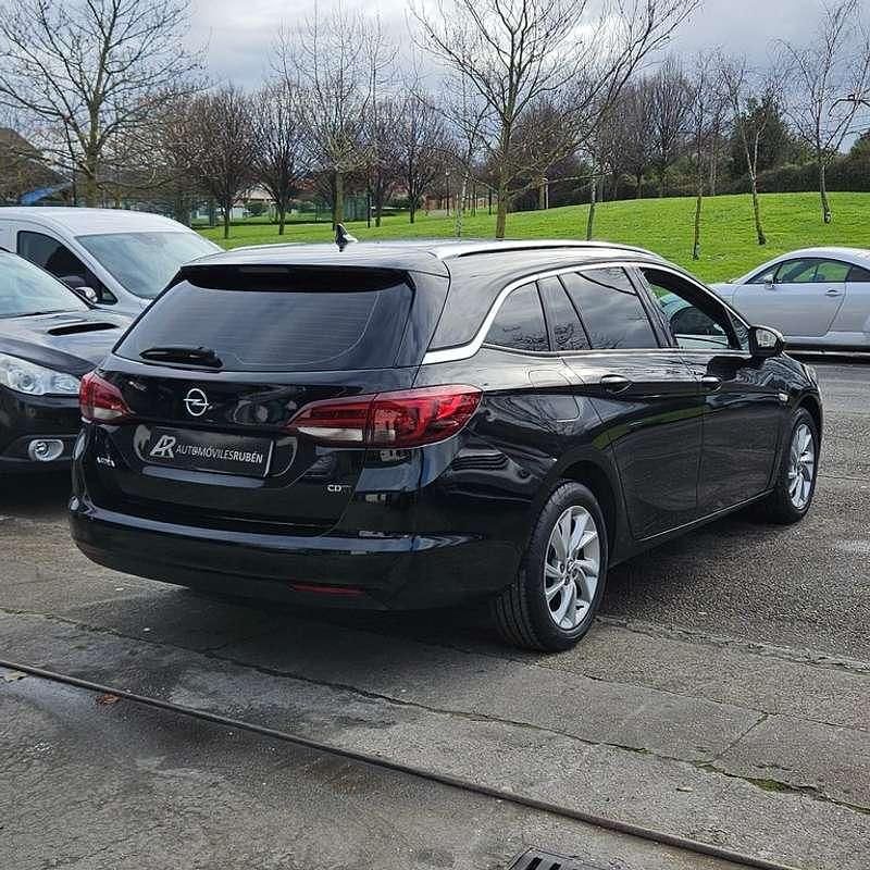 Usado Opel Astra Dynamic 109 CV (80 kW) 2018 Negro Familiar