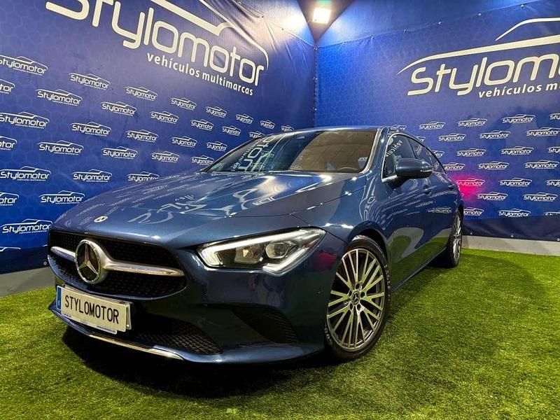 Usado Mercedes CLA220 Shooting Brake 190 CV (139 kW) 2021 Azul Familiar