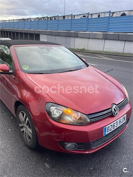 Usado VW Golf Cabriolet 105 CV (77 kW) 2012 Granate Descapotable