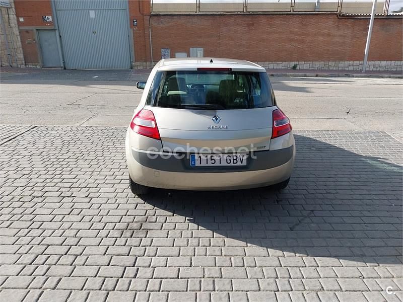 Usado Renault Mégane Business 105 CV (77 kW) 2009 Gris / plata Berlina