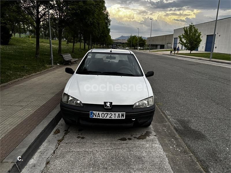 Usado Peugeot 106 58 CV (42 kW) 1998 Blanco Utilitario