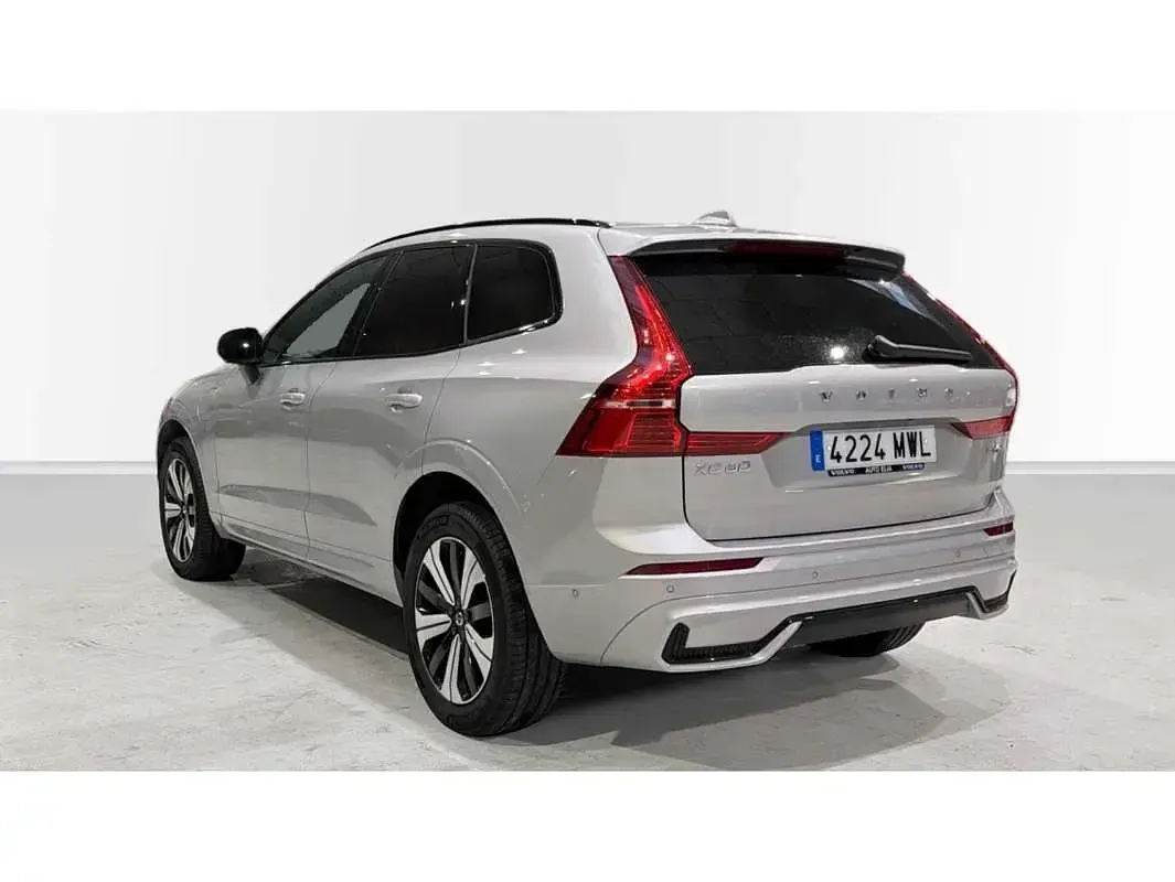 Usado Volvo XC60 Plus 351 CV (258 kW) 2024 Plateado SUV