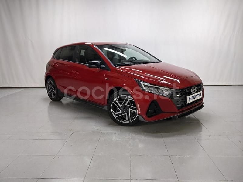 Rojo Nuevo 2025 Hyundai i20 N Line Berlina | 19.790 € (Precio justo) - Imagen 1/4