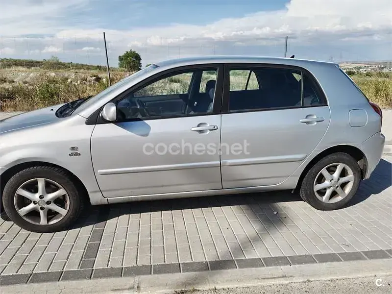 Usado Toyota Corolla Luna 116 CV (85 kW) 2004 Gris / plata Berlina