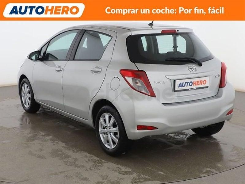 Usado Toyota Yaris Active 70 CV (51 kW) 2014 Gris Utilitario