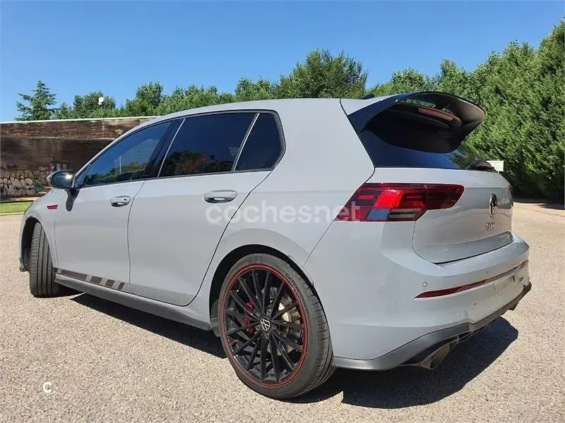 Usado VW Golf VIII GTI Clubsport 301 CV (221 kW) 2022 Gris / plata Berlina