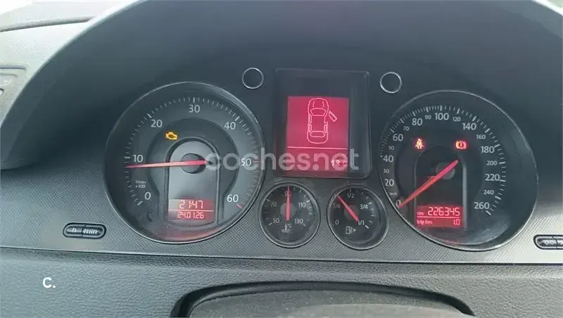 Usado VW Passat Sportline 140 CV (102 kW) 2006 Gris / plata Berlina