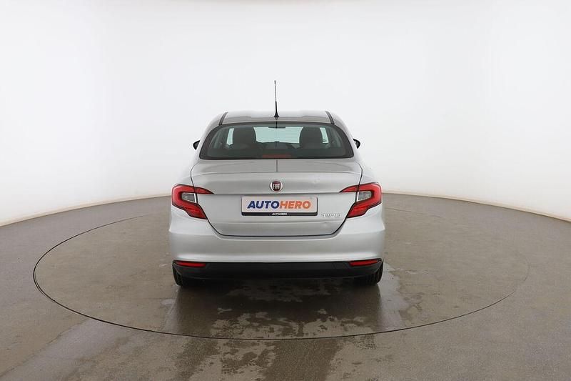 Usado Fiat Tipo Easy 95 CV (69 kW) 2018 Gris Berlina