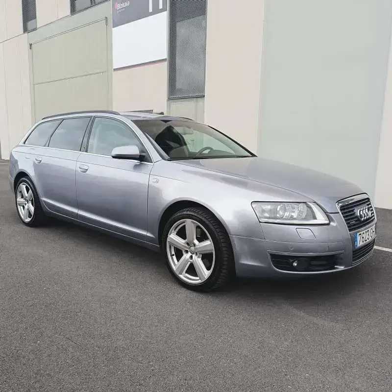 Usado Audi A6 225 CV (165 kW) 2005 Plateado Familiar