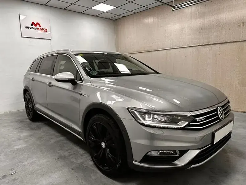 Usado VW Passat Alltrack 190 CV (139 kW) 2015 Gris / plata Familiar