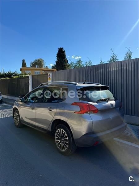 Usado Peugeot 2008 Active 82 CV (60 kW) 2013 Gris / plata SUV