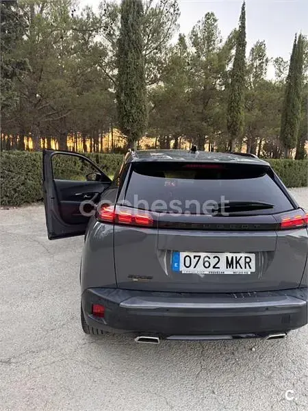 Usado Peugeot 2008 Allure 130 CV (95 kW) 2023 Gris / plata SUV
