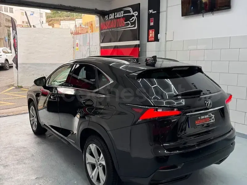Usado Lexus NX300h Luxury Line 197 CV (144 kW) 2015 Negro SUV