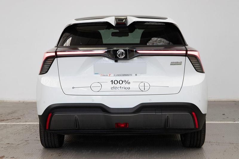 Usado MG MG4 EV Luxury 150 kW (204 HP) 2023 Branco Citadino