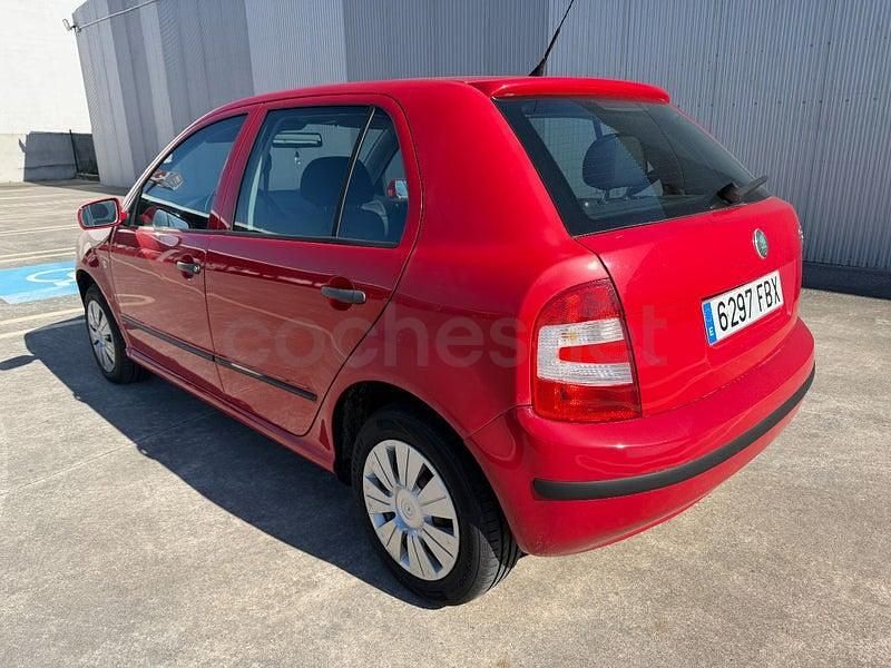 Usado Skoda Fabia 64 CV (47 kW) 2006 Rojo Berlina
