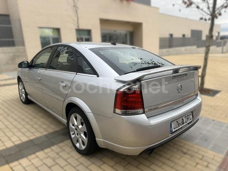 Usado Opel Vectra Cosmo 120 CV (88 kW) 2006 Gris / plata Berlina