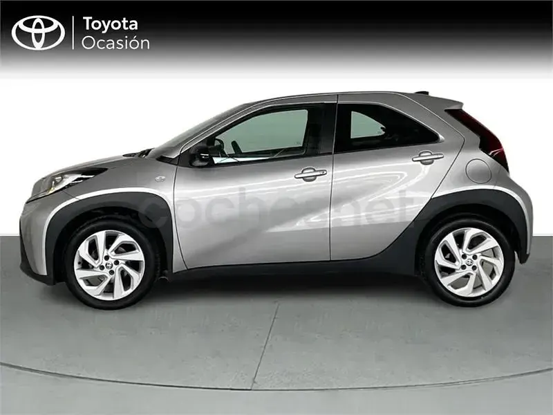 Usado Toyota Aygo X Play 72 CV (52 kW) 2024 Gris / plata SUV