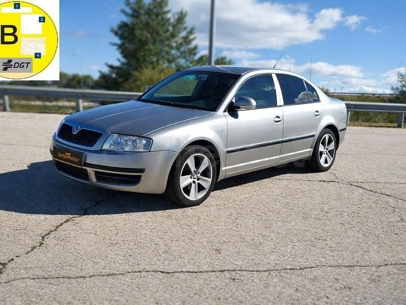 Begagnad Skoda Superb Comfort 115 HK (84 kW) 2008 Gul Sedan