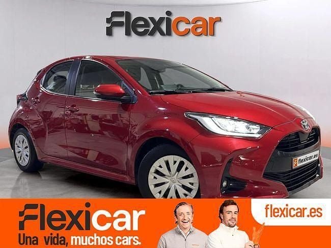 Usado Toyota Yaris Hybrid Active 116 CV (85 kW) 2023 Rojo Berlina