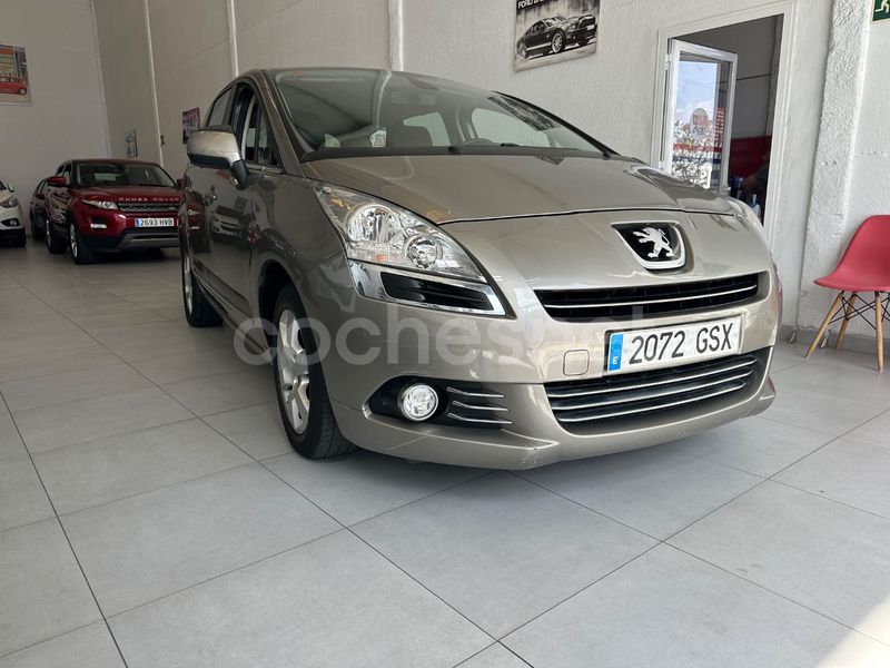 Beige Usado 2010 Peugeot 5008 Premium Monovolumen | 9800 € (Precio justo) - Imagen 1/4