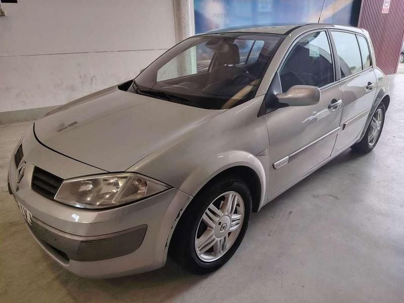 Gris Usado 2004 Renault Mégane II Privilege Utilitario | 1930 € (Super precio) - Imagen 1/4