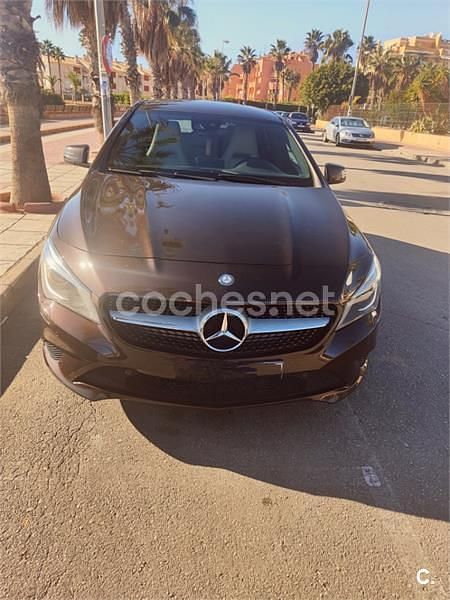 Usado Mercedes CLA220 Shooting Brake 177 CV (130 kW) 2015 Marrón Familiar