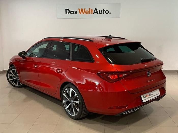Rojo Usado 2024 Seat Leon ST FR Familiar | 27.900 € (Un poco caro) - Imagen 1/4