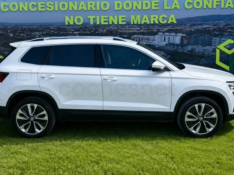 Usado Skoda Karoq SportLine 150 CV (110 kW) 2023 Blanco SUV