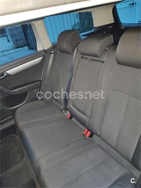 Usado VW Passat Edition 105 CV (77 kW) 2011 Gris / plata Familiar