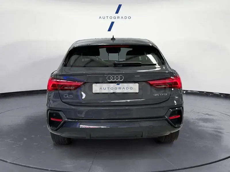 Usado Audi Q3 Sportback Advanced 150 CV (110 kW) 2021 Gris / plata SUV