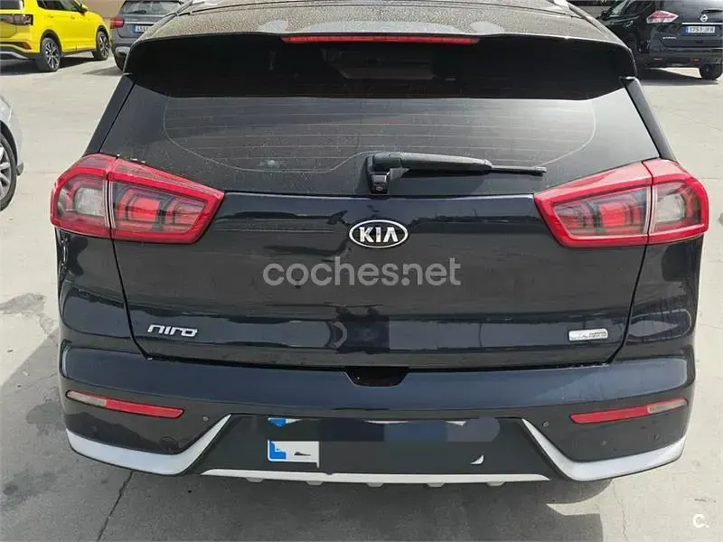 Usado Kia Niro 141 CV (103 kW) 2018 Negro SUV